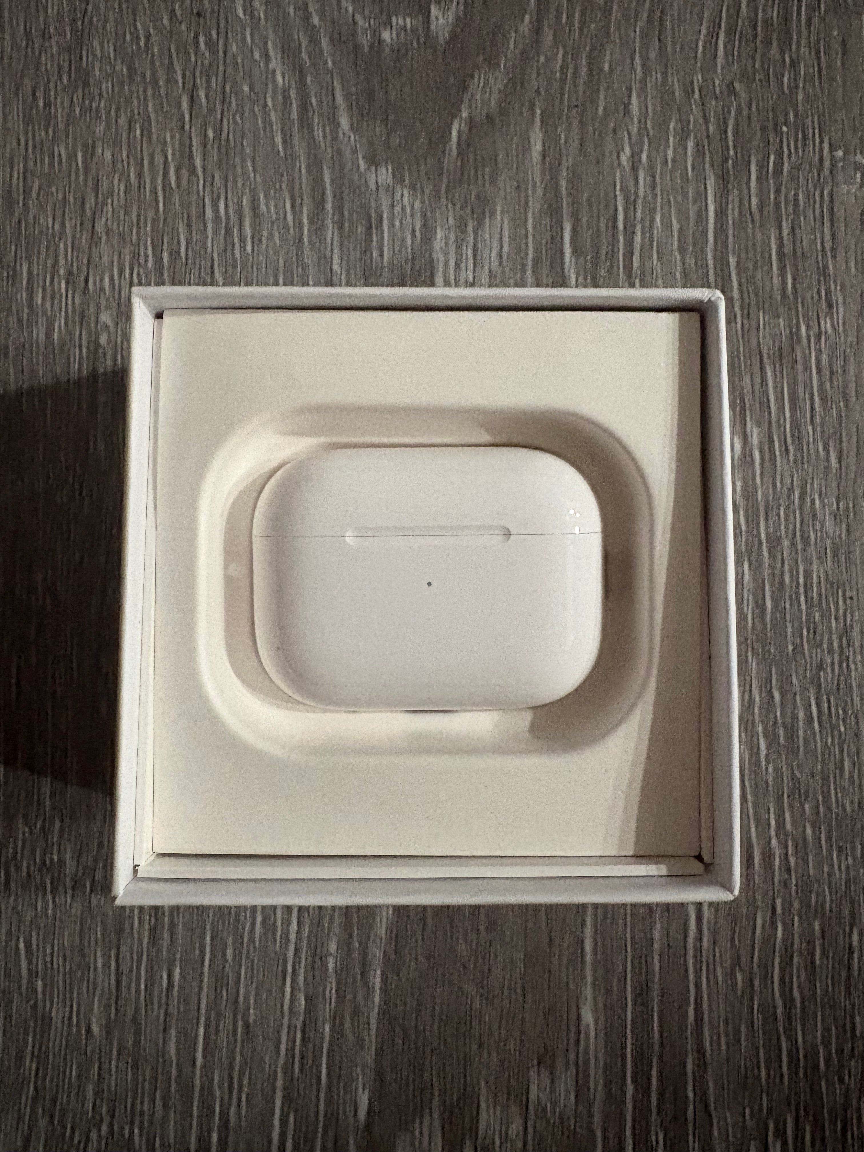 AirPods Style Earbuds - Like New