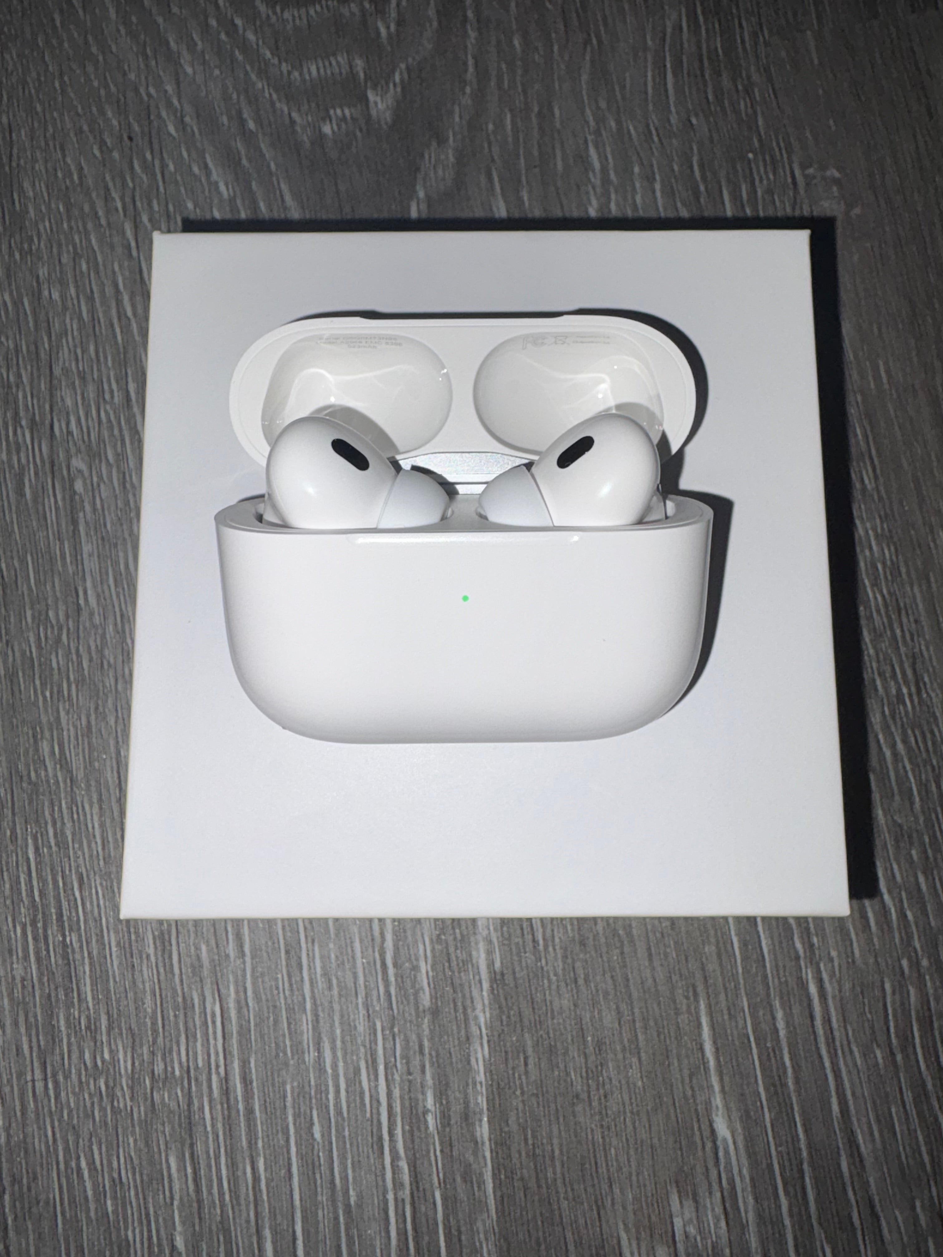 AirPods Style Earbuds - Like New